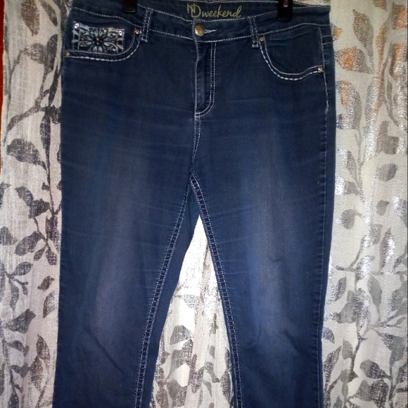 new directions Denim - ND wkend sz14 comfy, distressed jean